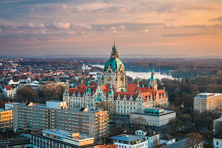 Here you can see a picture of the city of Hanover, where INTERLINE offers exclusive limousine and chauffeur service. 