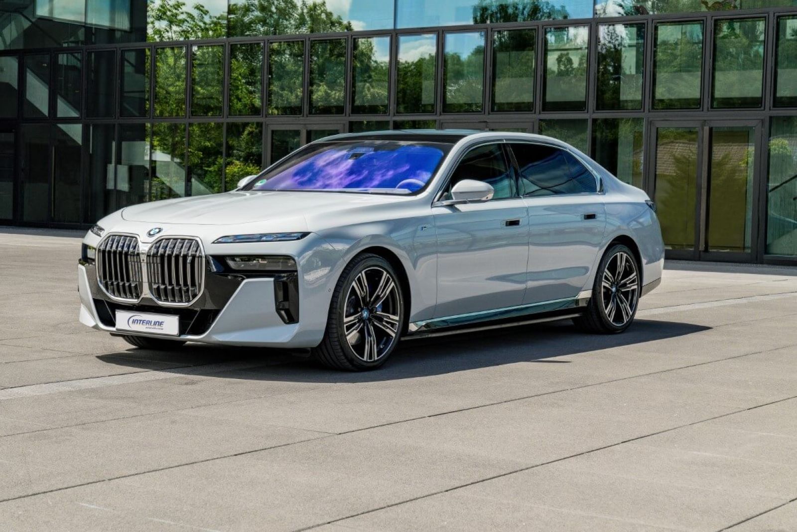 Limousine BMW i7 xDrive 60 (electric) von vorne.