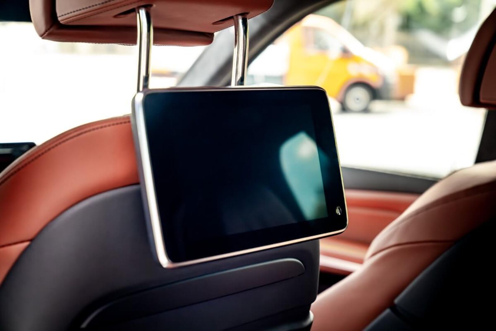 SUV - BMW X7 M60i xDrive interior back seats.